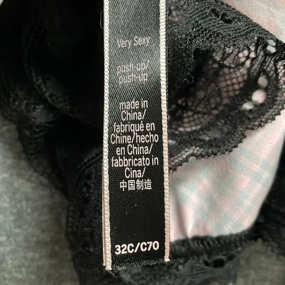 Pinky red & black lace Victoria Secret bra - Picture 4 of 5